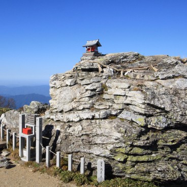 Mount Tsurugi (Shikoku), Small shrine in the mountain