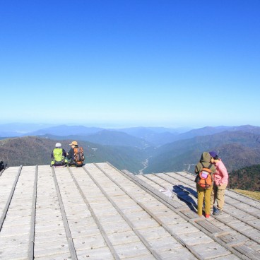 Mount Tsurugi (Shikoku), View on the surrounding mountains