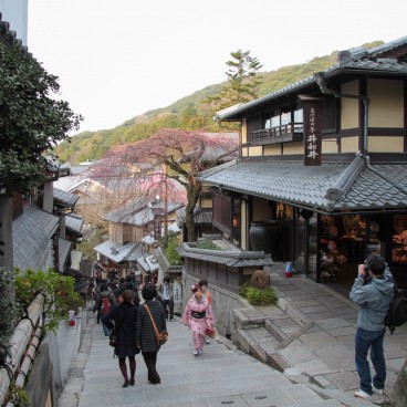 Ninenzaka and Sannenzaka streets in spring (Kyoto)
