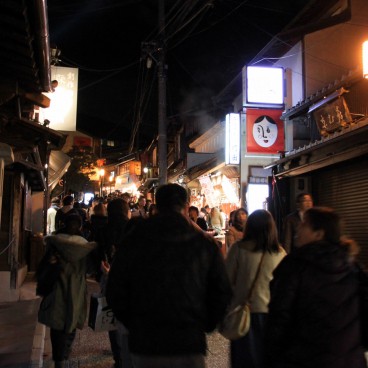 Ninenzaka and Sannenzaka streets at night (Kyoto) 5