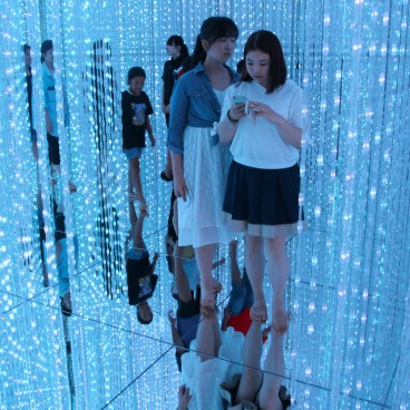 teamLab Planets (Tokyo), The Infinite Crystal Universe 3