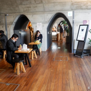 mAAch ecute Kanda Manseibashi (Tokyo), A shop