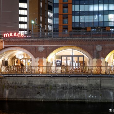 mAAch ecute Kanda Manseibashi (Tokyo), Front of the shopping center at night