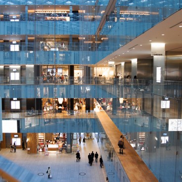 Kitte Marunouchi, View on the shops and the atrium
