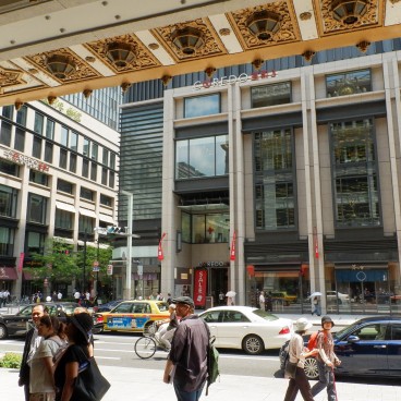 Nihonbashi (Tokyo), Nihombashi Mitsukoshi Department Store and Coredo Muromachi
