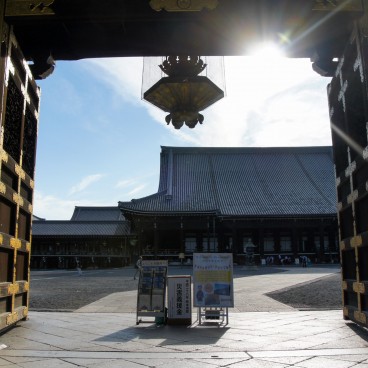Nishi Hongan-ji (Kyoto), Entrance from Horikawa street 3