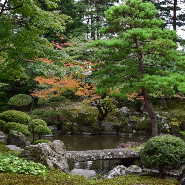 Northern Culture Museum (Niigata), Large stroll garden and its pond