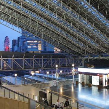 Station City (Osaka), Indoor view