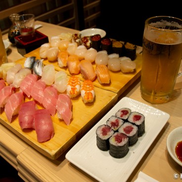 Sushiya Ginzo Kitte, A serving of sashimi and sushi