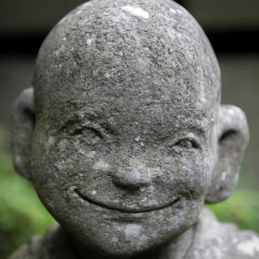 Choan-ji (Hakone), Statue of a smiling Rakan