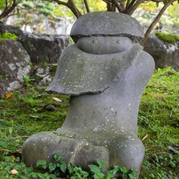 Choan-ji (Hakone), Modern-looking Rakan statue