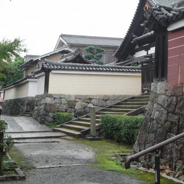 Kennin-ji (Kyoto), Temple's enclosure
