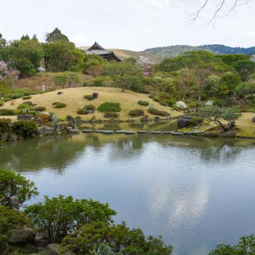 Isui-en (Nara), View on the Back garden and Todai-ji's roof