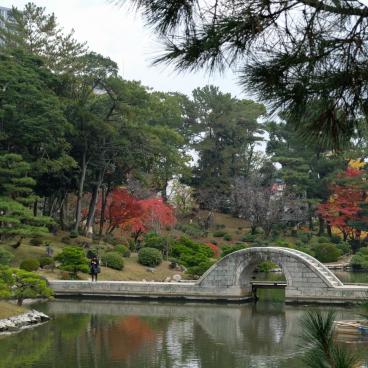 Shukkei-en Garden (Hiroshima), Koko-kyo bridge on the main pond