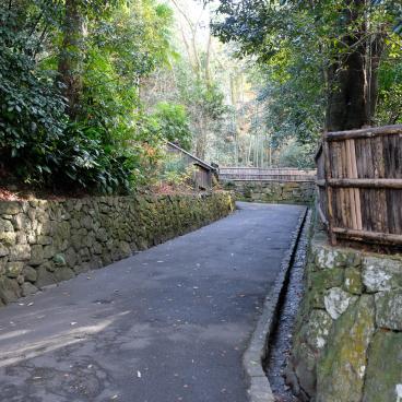 Honen-in (Kyoto), Path to the temple