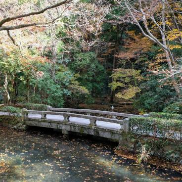 Honen-in (Kyoto), Stone bridge