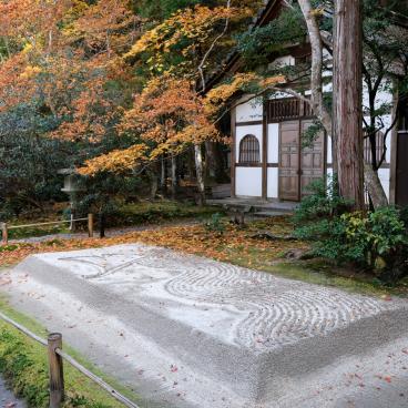 Honen-in (Kyoto), Byakusa-dan white sand structure