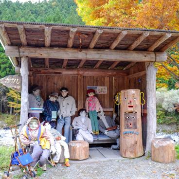 Kakashi no Sato, Scarecrows at the bus stop 2