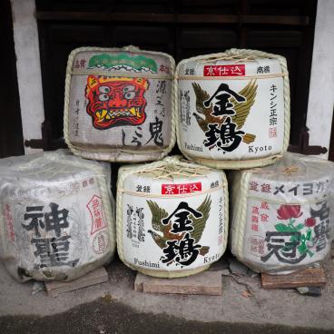Fushimi (Kyoto), Sake barrels at Choken-ji temple