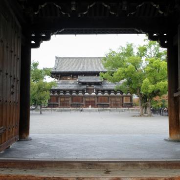 To-ji in Kyoto, Kondo main hall viewed from Nandaimon Gate