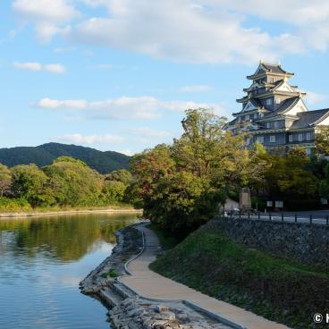 Okayama, view on the castle from the Yuejian Bridge over the Asahi River