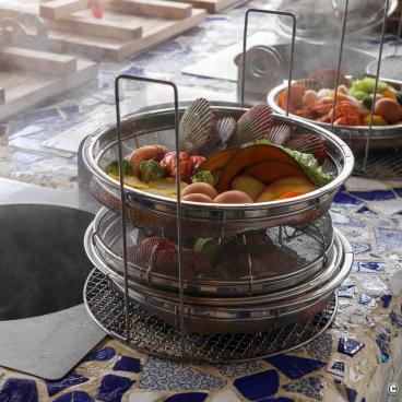 Jigoku-mushi style restaurant in Beppu (Oita), Food cooked with the onsen steam