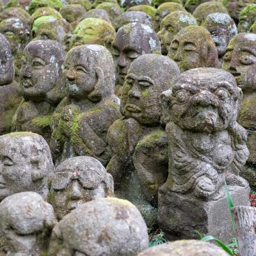 Otagi Nenbutsu-ji (Kyoto), Rakan statues