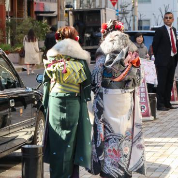 Young Japanese women wearing furisode kimono for Seijin no Hi 2
