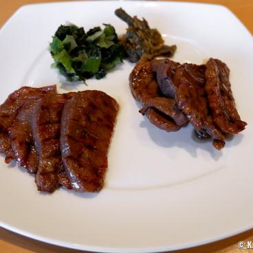 Sendai, grilled beef tongue (gyûtan) plate