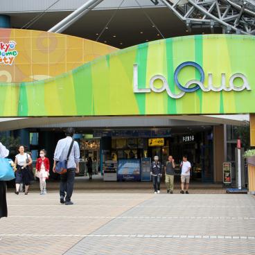 Tokyo Dome City, entrance to LaQua