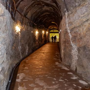 Enoshima (Southern Coast), Iwaya Caves
