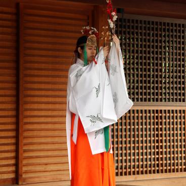 Jonan-gu Shrine (Southern Kyoto), Miko priestess performing Kagura dance