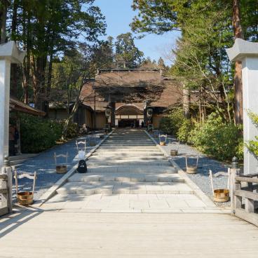 Kongobu-ji (Mount Koya), Main gate Seimon