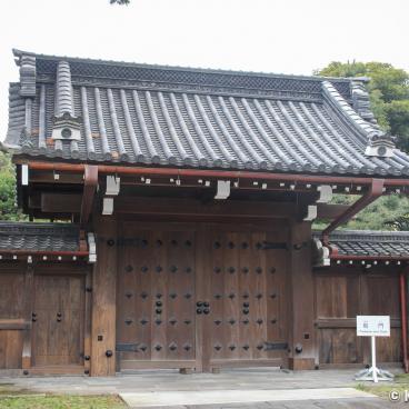 Inui-dori, Tsubone-mon gate