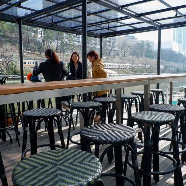 Kagurazaka (Tokyo), Canal Café at the area's southeastern access