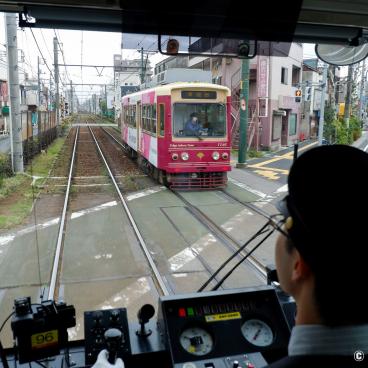 Toden Arakawa, Inside Tokyo Sakura Tram