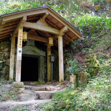 Oka-dera (Asuka), entrance to the mausoleum Okunoin 