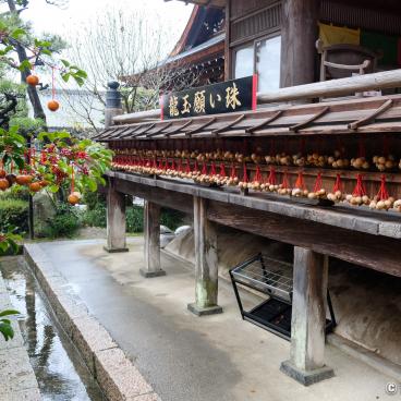 Oka-dera (Asuka), Dragonballs or balls to make a wish