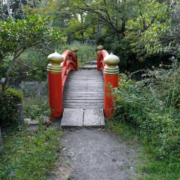 Fushimi-Momoyama Castle (Kyoto), Bridge in the park