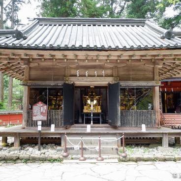 Futarasan-jinja, Nikko, Pavilion sheltering the mikoshi