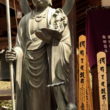 Hana Matsuri in Araibakushi Baisho-in temple (Tokyo), Buddhist statue