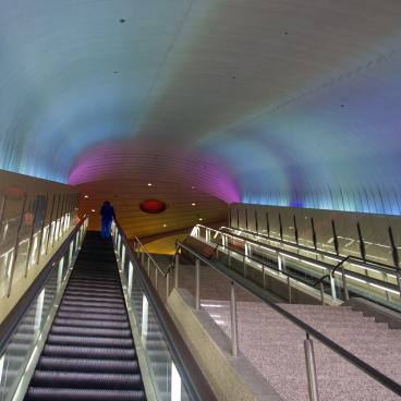 MOA Museum of Art (Atami), Escalators at the entrance