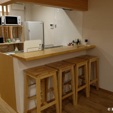 Shiki Zen Fuyacho House (Kyoto), kitchen and bar area