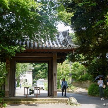 Zuisen-ji (Kamakura), Entrance of the temple's grounds from the city