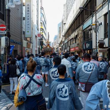 Kanda Matsuri, View of the procession in a street of Tokyo