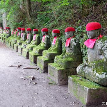 Kanmangafuchi Abyss (Nikko), Line of Jizo statues (Narabi Jizo or Bake Jizo) 2