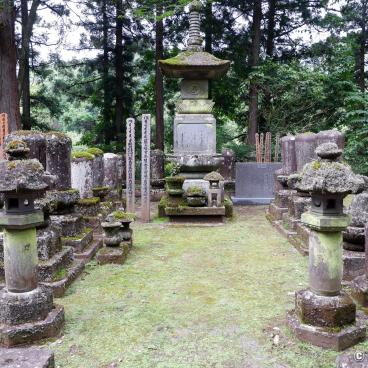 Kanmangafuchi Abyss (Nikko), Cemetery in Jiun-ji temple