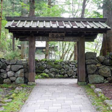 Kanmangafuchi Abyss (Nikko), Entrance gate to Jiun-ji temple