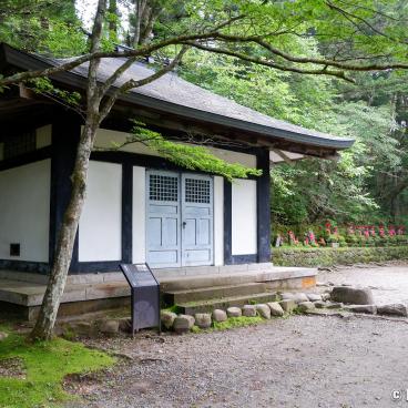 Kanmangafuchi Abyss (Nikko), Jiun-ji temple's main hall