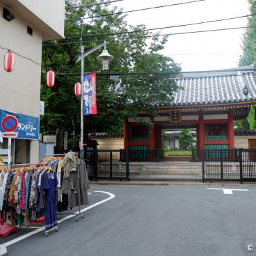 Koenji (Tokyo), Thrift store and Chosen-ji temple